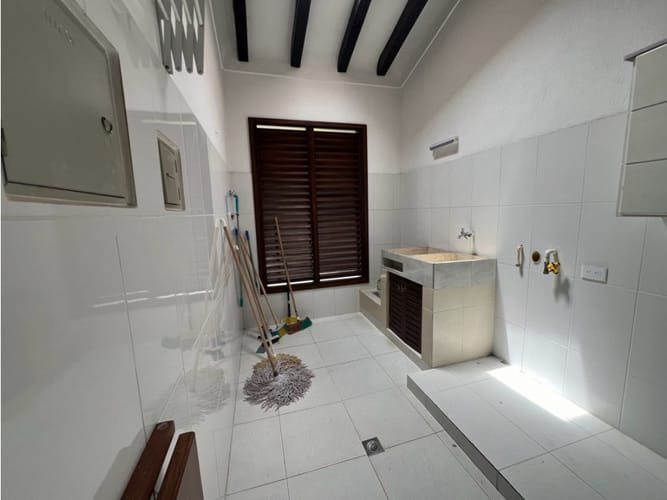 Casa de 5 alcobas en arriendo en Llano Grande, Medellín, 580 m² · foto 17 de 24