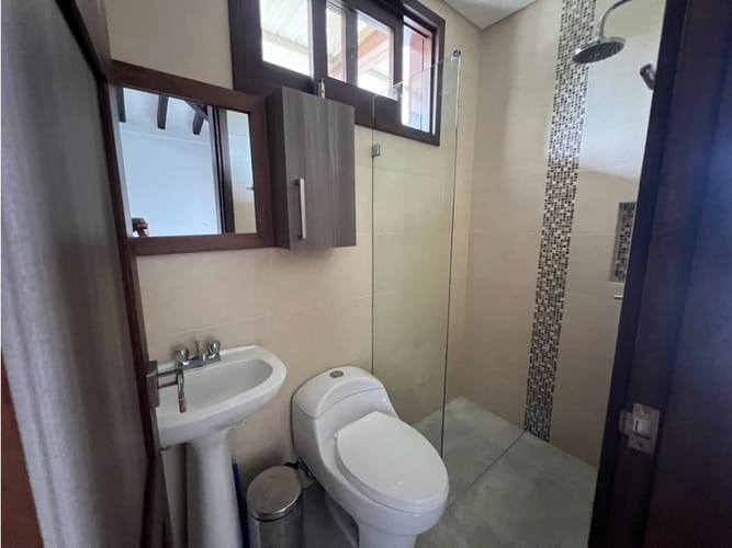 Casa de 5 alcobas en arriendo en Llano Grande, Medellín, 580 m² · foto 19 de 24