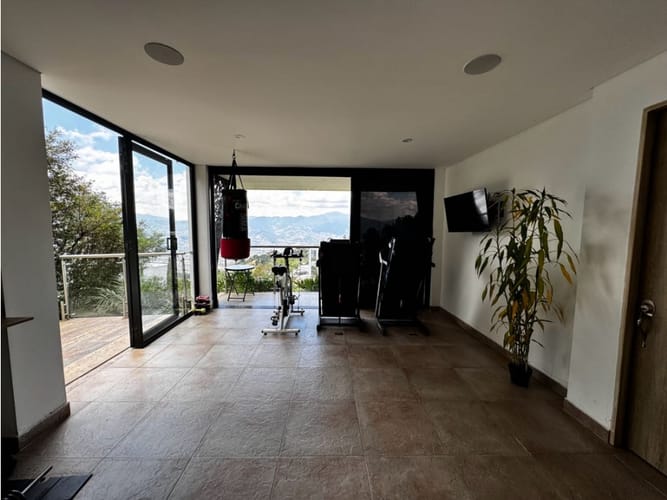 Casa de 5 alcobas en venta en Las Palmas, Medellín, 420 m² · foto 3 de 24