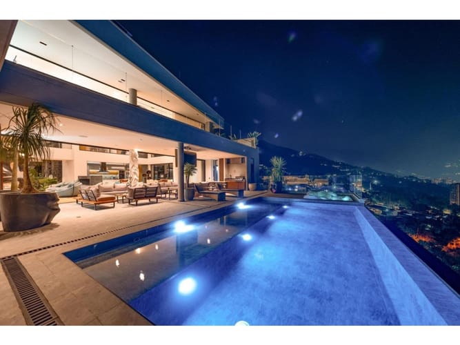 Casa de 10 alcobas en venta en Las Palmas, Envigado, 1200 m² · foto 1 de 24