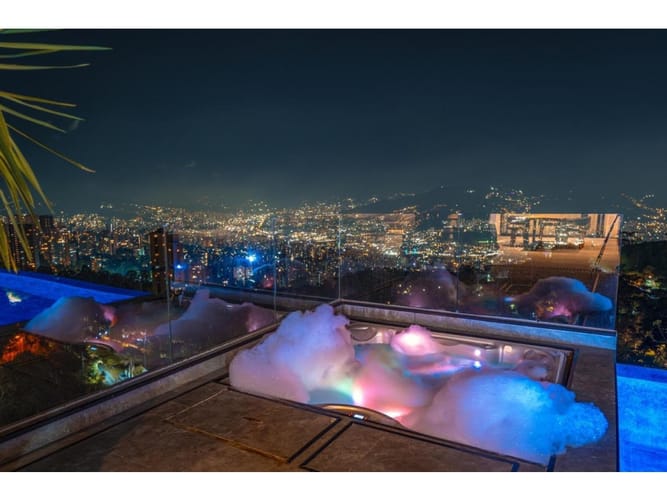 Casa de 10 alcobas en venta en Las Palmas, Envigado, 1200 m² · foto 3 de 24