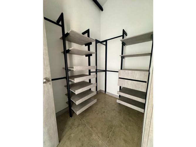 Casa de 4 alcobas en arriendo en El Esclavo, Medellín, 310 m² · foto 4 de 24