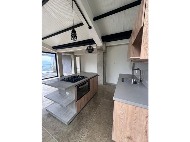 Casa de 4 alcobas en arriendo en El Esclavo, Medellín, 310 m² · foto 8 de 24