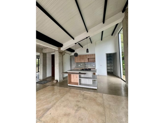 Casa de 4 alcobas en arriendo en El Esclavo, Medellín, 310 m² · foto 10 de 24