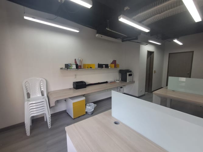 Oficina en arriendo en Patio Bonito, Medellín, 40 m² · foto 12 de 13