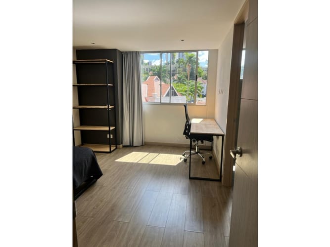 Apartamento de 3 alcobas en arriendo en Los Naranjos, Medellín, 220 m² · foto 5 de 12