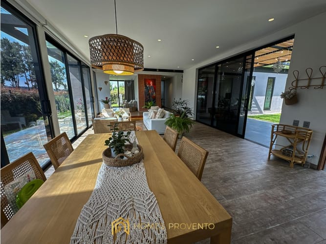 Casa de 4 alcobas en arriendo en La Indiana, Medellín, 370 m² · foto 4 de 20