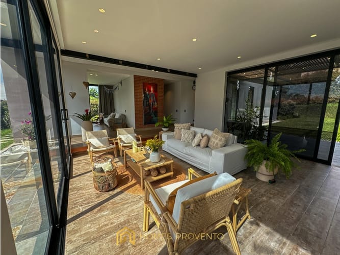 Casa de 4 alcobas en arriendo en La Indiana, Medellín, 370 m² · foto 5 de 20