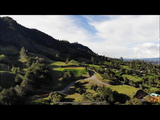 Lote en venta en La Ceja, 3350 m² · foto 2 de 5