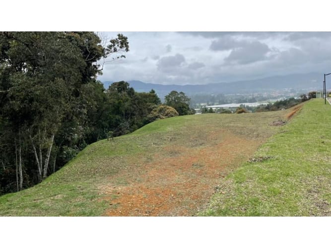 Lote en venta en La Ceja, 3350 m² · foto 3 de 5