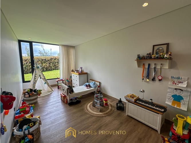 Casa de 4 alcobas en arriendo en La Indiana, Medellín, 370 m² · foto 13 de 20