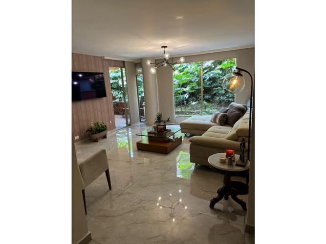 Apartamento de 4 alcobas en arriendo en El Poblado, Medellín, 202 m² · foto 3 de 13