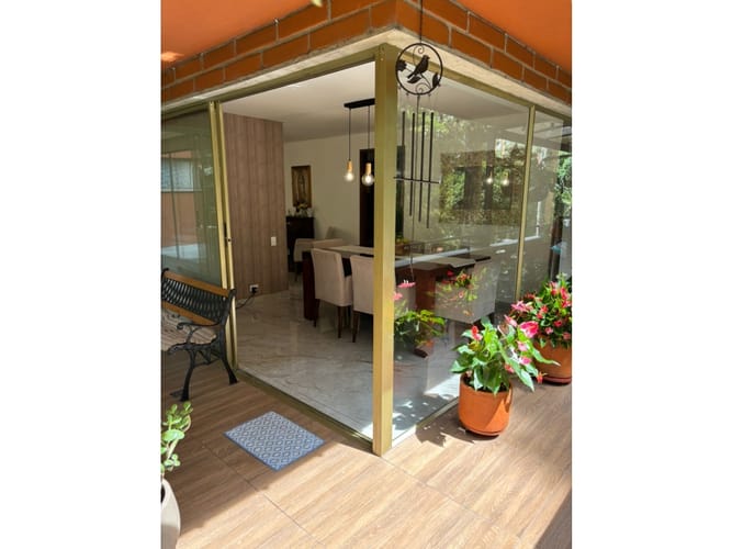 Apartamento de 4 alcobas en arriendo en El Poblado, Medellín, 202 m² · foto 6 de 13