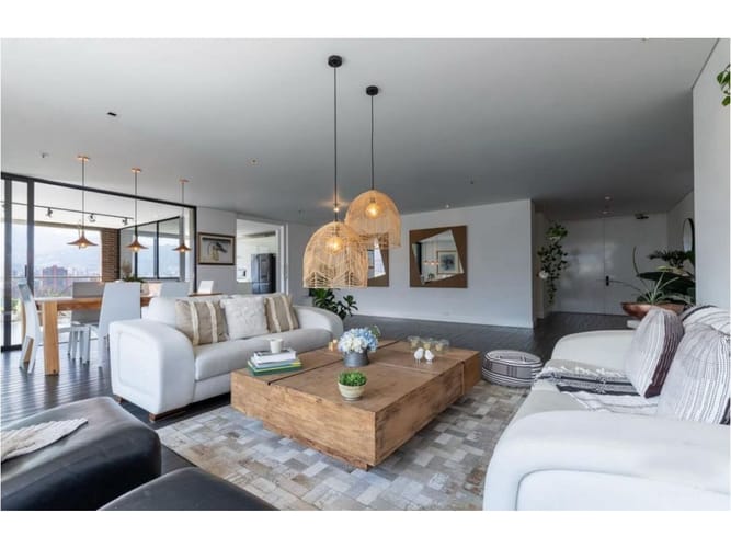 Apartamento de 3 alcobas en arriendo en Los Balsos, Medellín, 330 m² · foto 3 de 12
