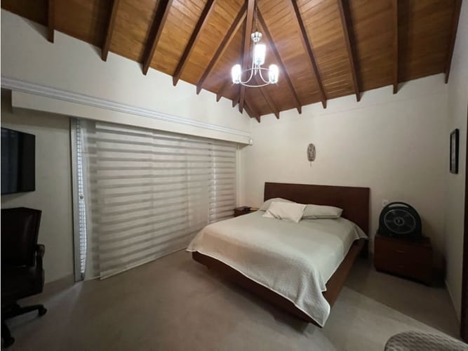 Casa de 4 alcobas en arriendo en Quintas Del Palmar, Medellín, 510 m² · foto 13 de 24