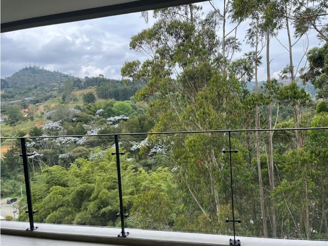 Apartamento de 2 alcobas en arriendo en Sajonia, Rionegro, 126 m² · foto 2 de 19