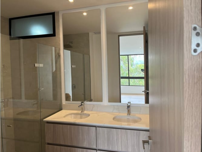 Apartamento de 2 alcobas en arriendo en Sajonia, Rionegro, 126 m² · foto 8 de 19