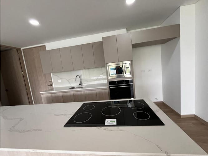 Apartamento de 2 alcobas en arriendo en Sajonia, Rionegro, 126 m² · foto 10 de 19