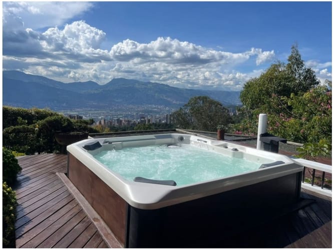 Casa de 4 alcobas en arriendo en Los Balsos, Medellín, 380 m² · foto 3 de 22