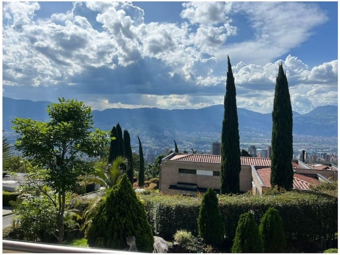 Casa de 4 alcobas en arriendo en Los Balsos, Medellín, 380 m² · foto 21 de 22