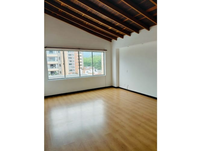 Apartamento de 3 alcobas en arriendo en Naranjal, Medellín, 230 m² · foto 4 de 18