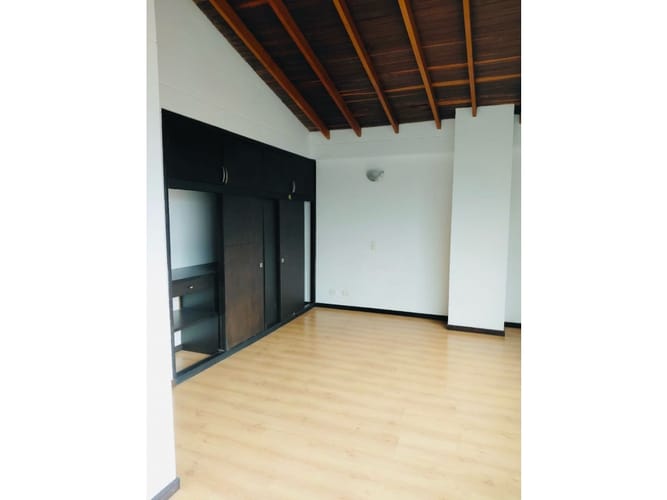 Apartamento de 3 alcobas en arriendo en Naranjal, Medellín, 230 m² · foto 7 de 18