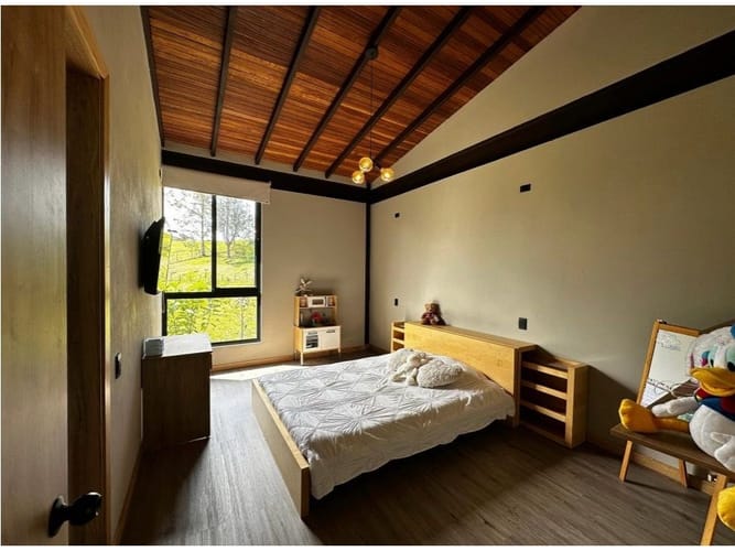 Casa de 3 alcobas en arriendo en El Retiro, 255 m² · foto 18 de 24