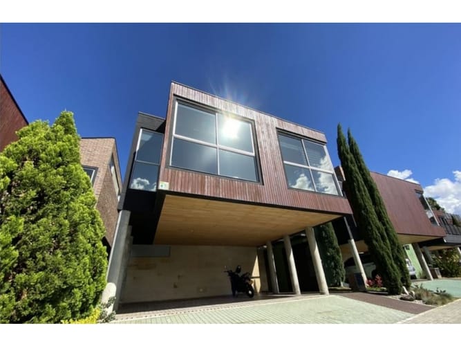 Casa de 4 alcobas en arriendo en Bolivariana, Envigado, 300 m² · foto 2 de 24