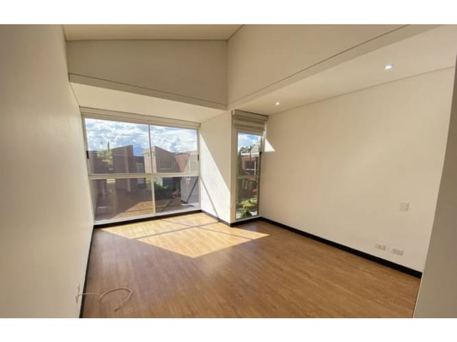 Casa de 4 alcobas en arriendo en Bolivariana, Envigado, 300 m² · foto 4 de 24