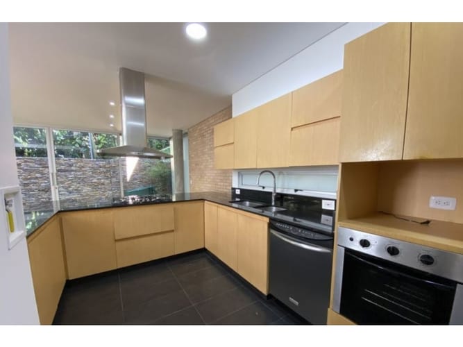 Casa de 4 alcobas en arriendo en Bolivariana, Envigado, 300 m² · foto 9 de 24
