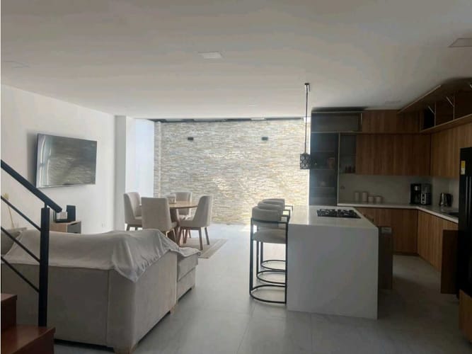 Casa de 4 alcobas en arriendo en Llano Grande, Rionegro, 213 m² · foto 2 de 21