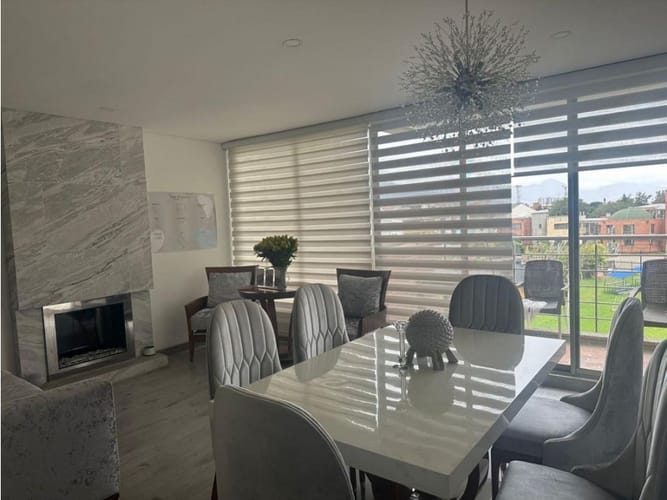 Apartamento de 2 alcobas en venta en Cerros De Niza, Bogotá, 93 m² · foto 2 de 12