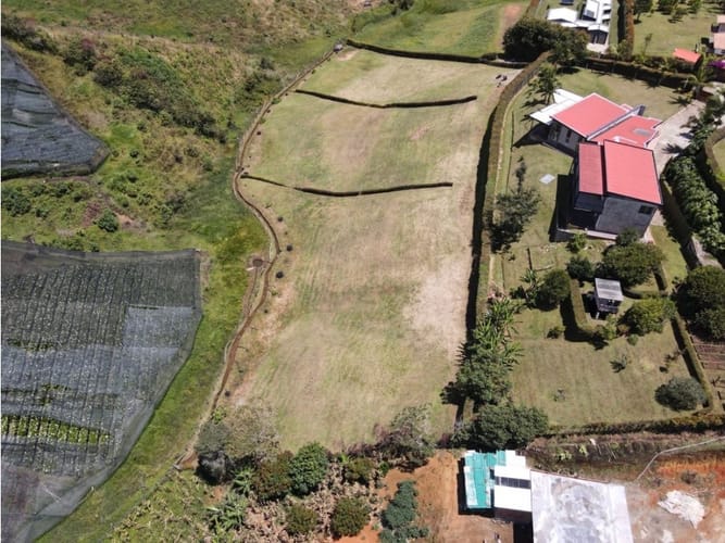 Lote en venta en Cristo Rey, El Carmen de Viboral, 2188 m² · foto 2 de 3