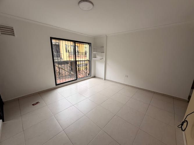 Apartamento de 2 alcobas en arriendo en Villatina, Medellín, 55 m² · foto 3 de 10