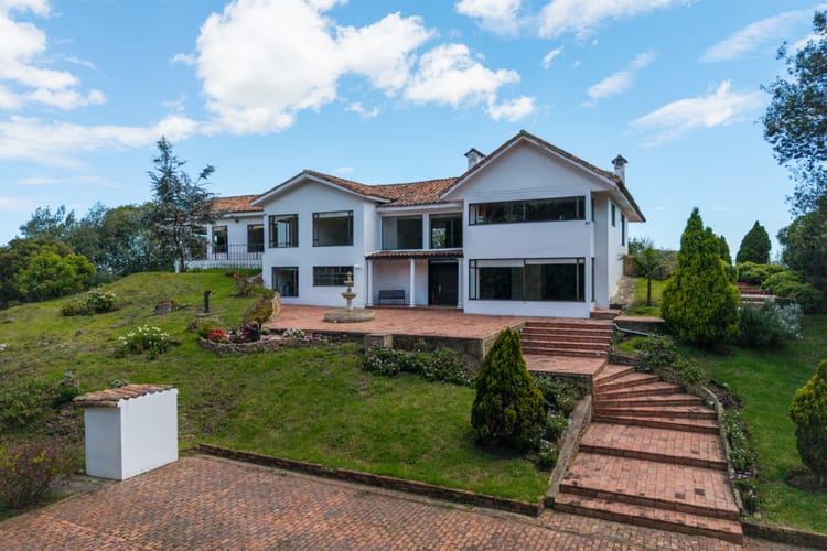 Casa de 5 alcobas en arriendo en Altos De Yerbabuena, Chía, 461 m² · foto 2 de 24