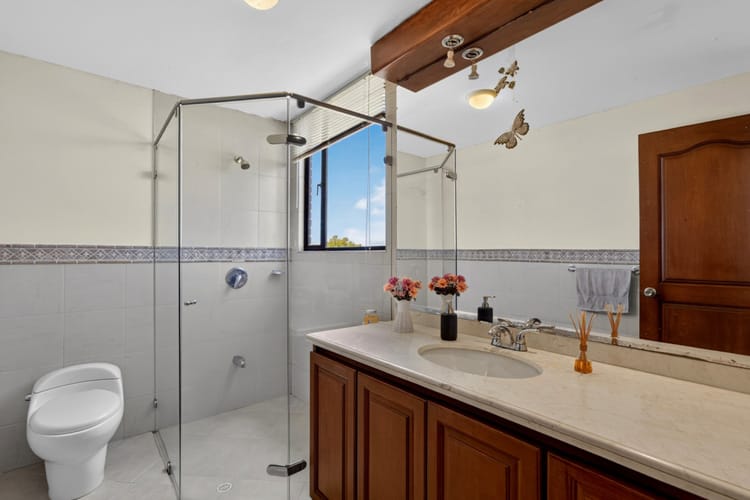 Casa de 5 alcobas en arriendo en Altos De Yerbabuena, Chía, 461 m² · foto 18 de 24