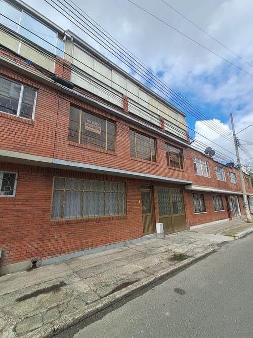 Casa de 4 alcobas en arriendo en Remanso, Bogotá, 244 m² · foto 2 de 24