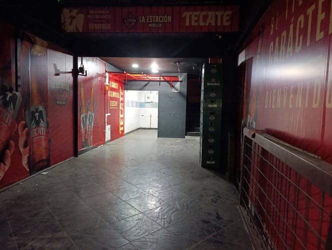 Local en arriendo en Miraflores, Medellín, 110 m² · foto 2 de 12
