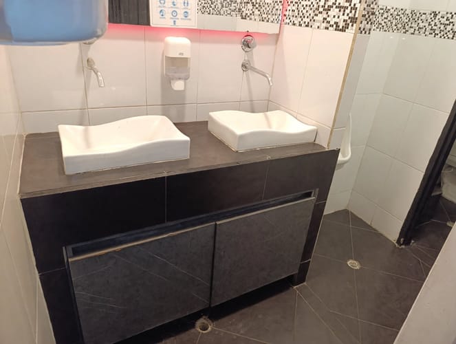 Local en arriendo en Miraflores, Medellín, 110 m² · foto 11 de 12