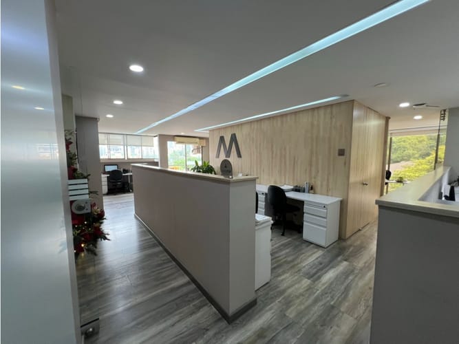 Oficina en venta en La Florida, Medellín, 122 m² · foto 2 de 24
