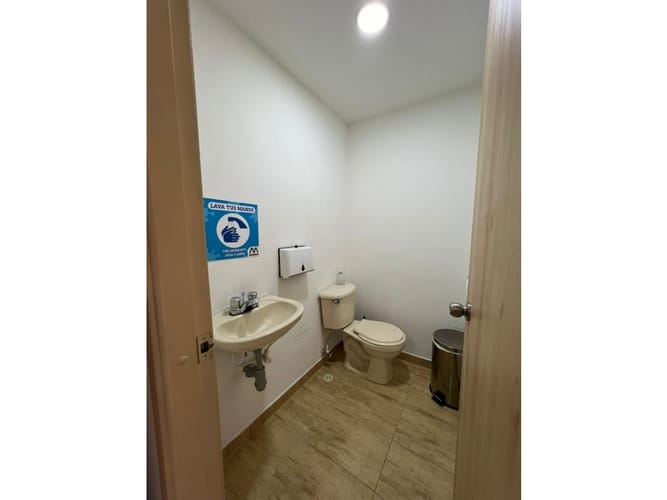 Oficina en venta en La Florida, Medellín, 122 m² · foto 13 de 24