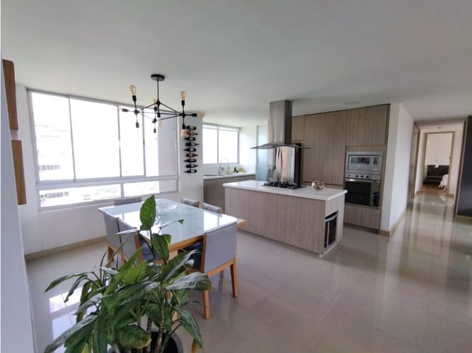 Apartamento de 2 alcobas en arriendo en El Poblado, Medellín, 137 m² · foto 4 de 24