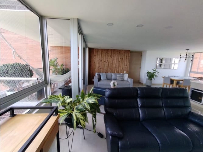 Apartamento de 2 alcobas en arriendo en El Poblado, Medellín, 137 m² · foto 8 de 24