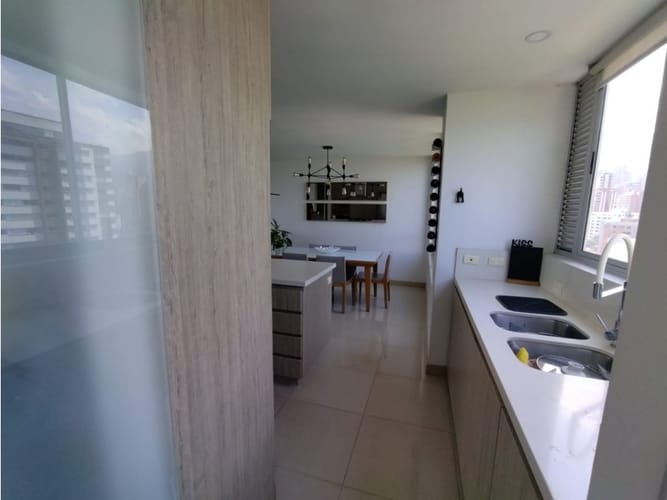 Apartamento de 2 alcobas en arriendo en El Poblado, Medellín, 137 m² · foto 11 de 24