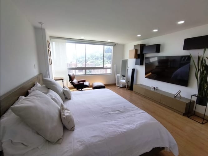 Apartamento de 2 alcobas en arriendo en El Poblado, Medellín, 137 m² · foto 16 de 24