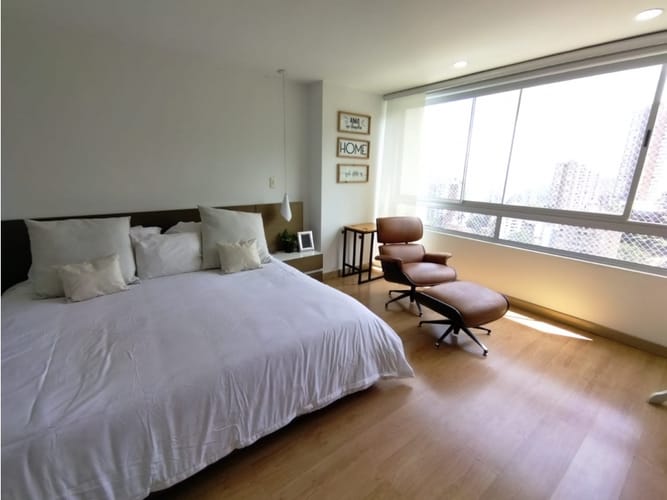 Apartamento de 2 alcobas en arriendo en El Poblado, Medellín, 137 m² · foto 18 de 24