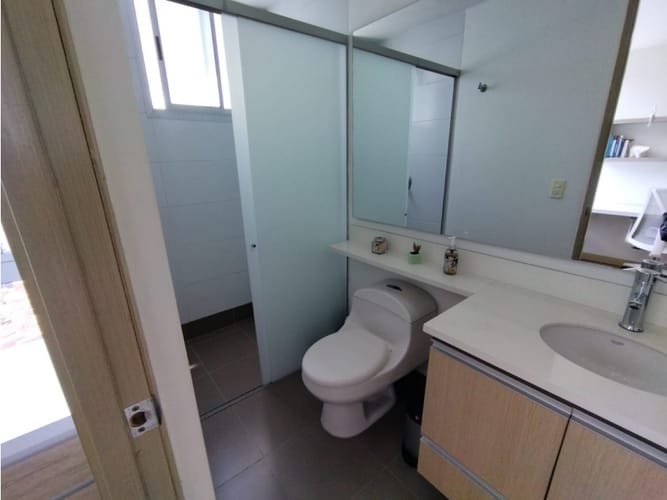 Apartamento de 2 alcobas en arriendo en El Poblado, Medellín, 137 m² · foto 23 de 24