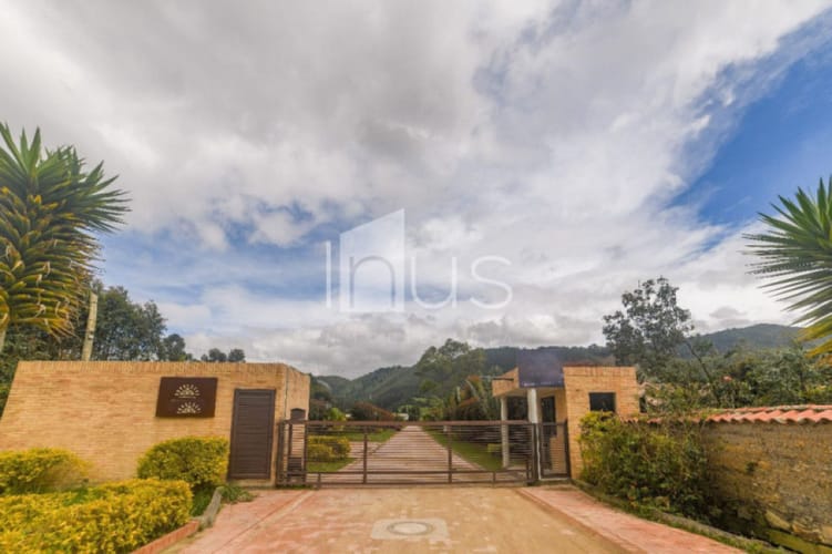 Lote en venta en Chuntame, Cajicá, 300 m² · foto 2 de 9