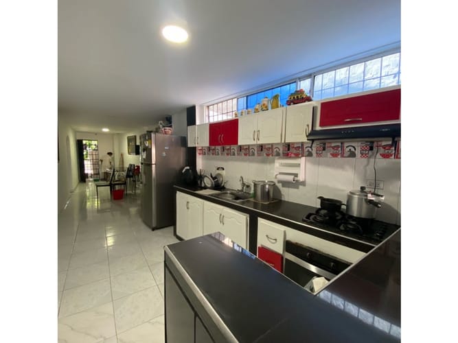 Casa de 5 alcobas en venta en Olaya, Barranquilla, 315 m² · foto 3 de 11