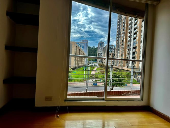 Apartamento de 3 alcobas en venta en Colina Campestre, Bogotá, 89 m² · foto 3 de 7